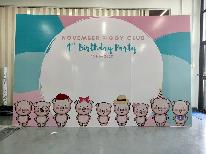 แบคดรอปฟิวเจอร์บอร์ด ฉากถ่ายรูปราคาถูก พิมพ์คมชัด น้ำหนักเบา ติดตั้งง่าย เหมาะสำหรับงานแต่ง งานอีเวนต์ และงานถ่ายภาพ