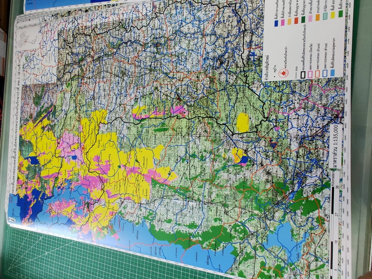 พิมพ์โปสเตอร์โฆษณาสินค้า Poster Ad โปสเตอร์ขนาดใหญ่ พิมพ์คมชัด สีสด เหมาะสำหรับงานโปรโมชัน โฆษณา และตกแต่งร้าน