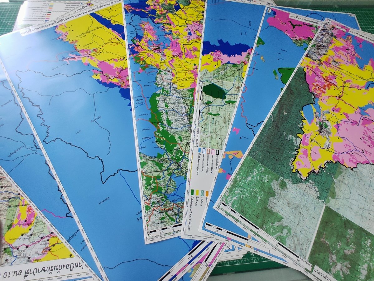 พิมพ์โปสเตอร์โฆษณาสินค้า Poster Ad โปสเตอร์ขนาดใหญ่ พิมพ์คมชัด สีสด เหมาะสำหรับงานโปรโมชัน โฆษณา และตกแต่งร้าน