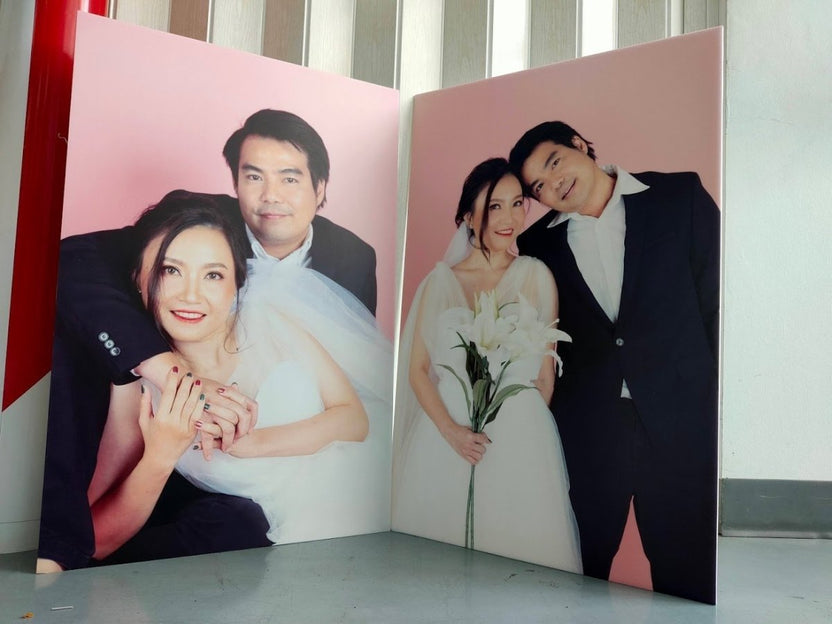 ป้ายงานแต่ง รูปพรีเวดดิ้ง และป้ายโฟมบอร์ด พิมพ์คมชัด ดีไซน์สวย เหมาะสำหรับงานแต่ง งานอีเวนต์ และตกแต่งสถานที่พิเศษ