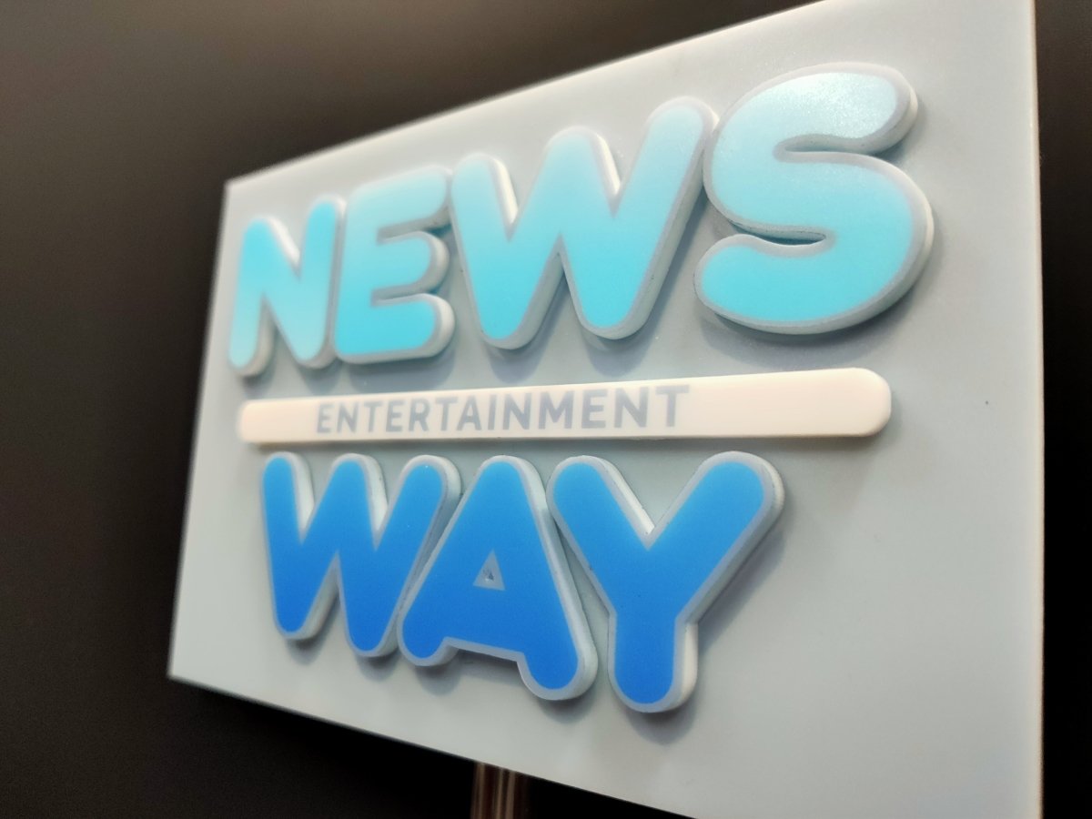 ป้ายไมค์ โลโก้ไมค์ และป้ายหัวไมค์ พิมพ์คมชัด ดีไซน์สวย เหมาะสำหรับงานอีเวนต์ สื่อประชาสัมพันธ์ รายการทีวี และงานโปรโมชัน