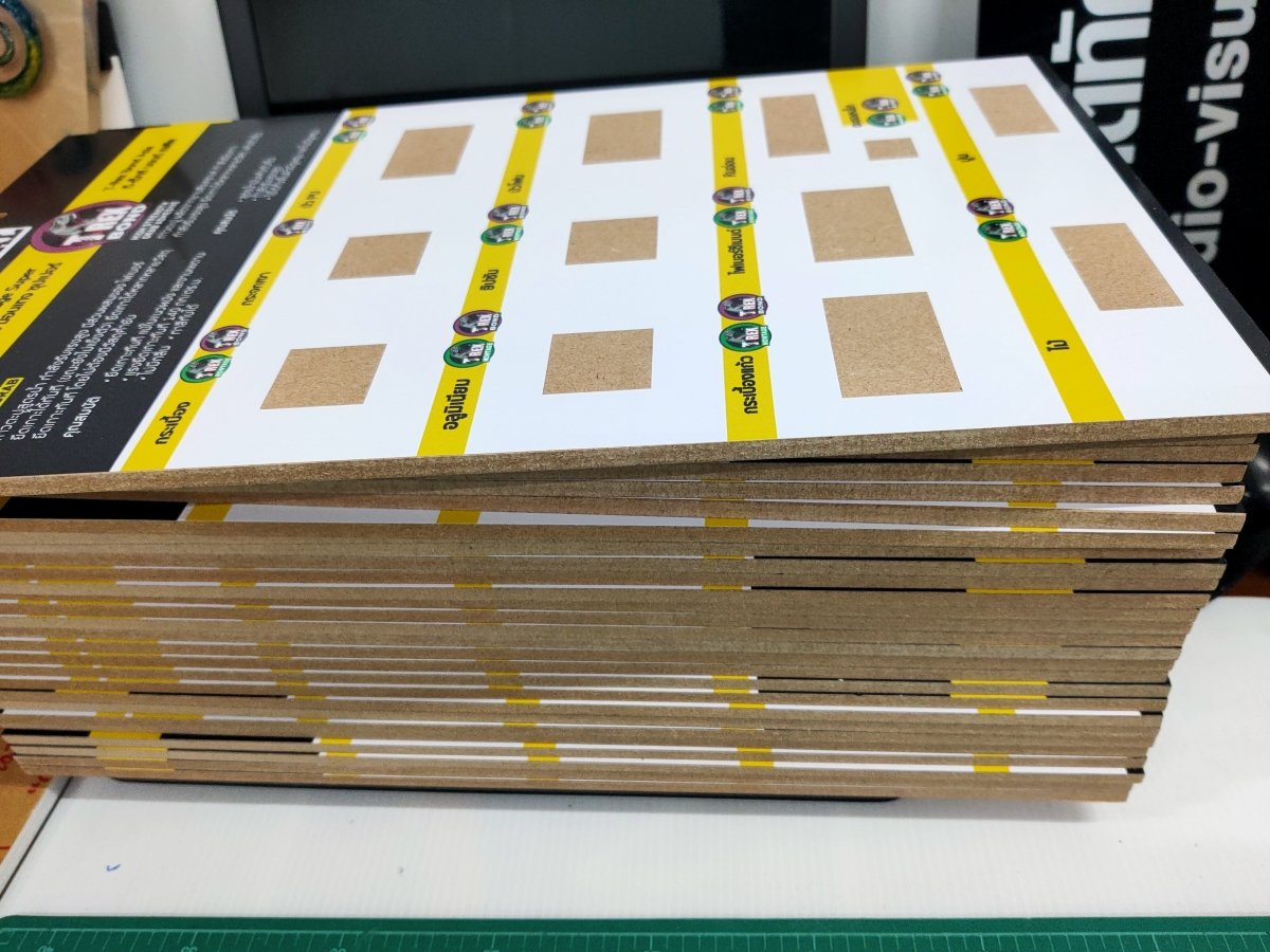 ป้ายแคตตาล็อกตัวอย่างสินค้า โชว์รายละเอียด วัสดุ สี และสเปกสินค้า ช่วยให้ลูกค้าเลือกง่าย เหมาะสำหรับงานโชว์รูมและออกบูธ