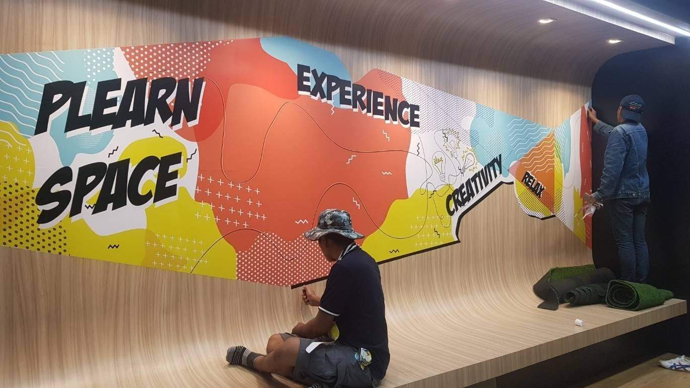 รับทำบูธแสดงสินค้า บูธออกงานอีเวนต์ และบูธ Expo ดีไซน์สวย พิมพ์คมชัด โครงสร้างแข็งแรง เหมาะสำหรับงานโปรโมชันและนิทรรศการ