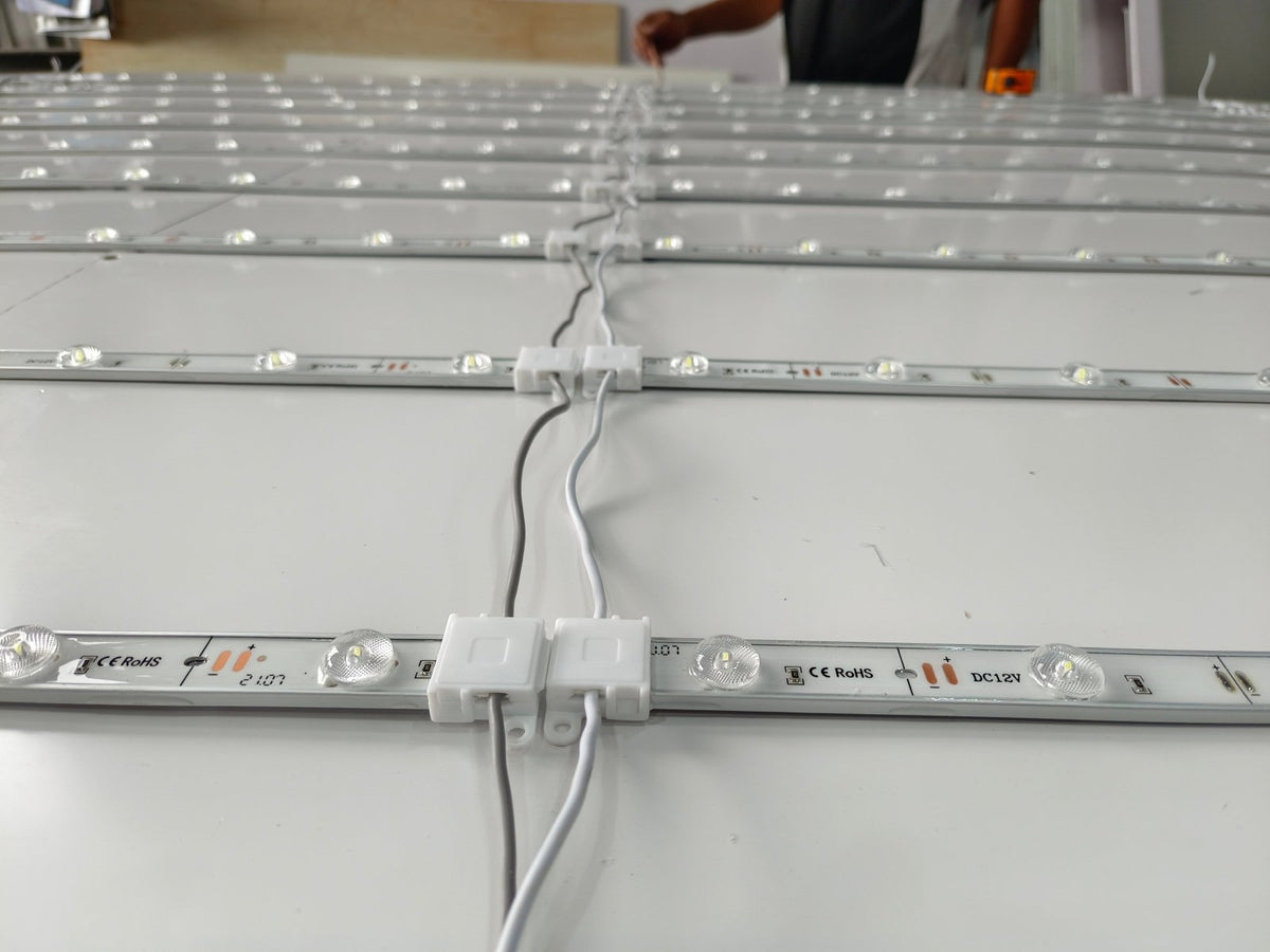 ป้ายไฟ LED กล่องไฟ กรอบอลูมิเนียม น้ำหนักเบา ทนทาน เหมาะสำหรับร้านค้า ป้ายบริษัท และงานอีเวนต์