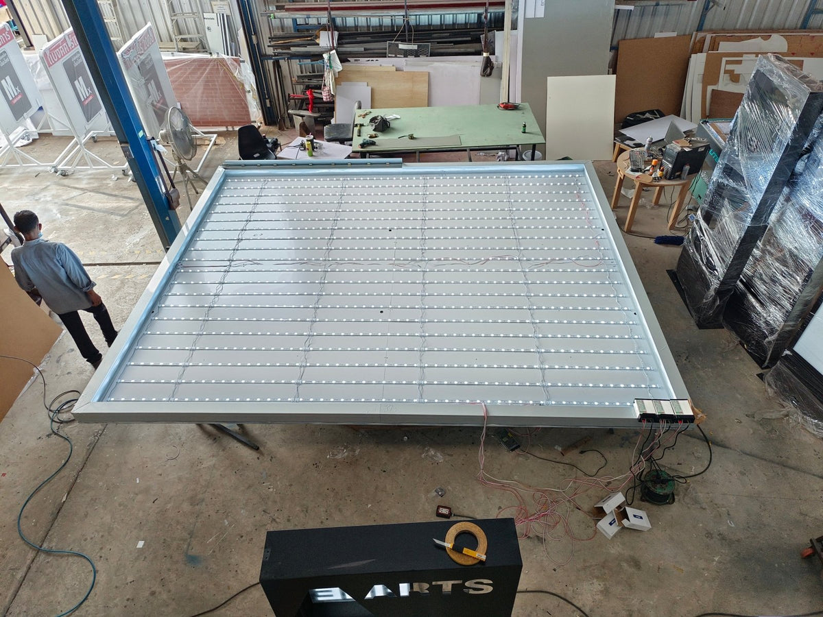 ป้ายไฟ LED กล่องไฟ กรอบอลูมิเนียม น้ำหนักเบา ทนทาน เหมาะสำหรับร้านค้า ป้ายบริษัท และงานอีเวนต์