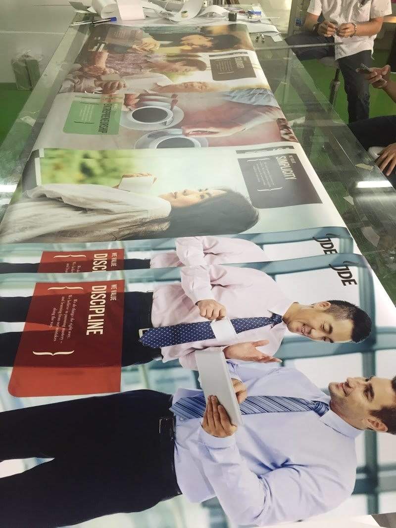 พิมพ์โปสเตอร์โฆษณาสินค้า Poster Ad โปสเตอร์ขนาดใหญ่ พิมพ์คมชัด สีสด เหมาะสำหรับงานโปรโมชัน โฆษณา และตกแต่งร้าน