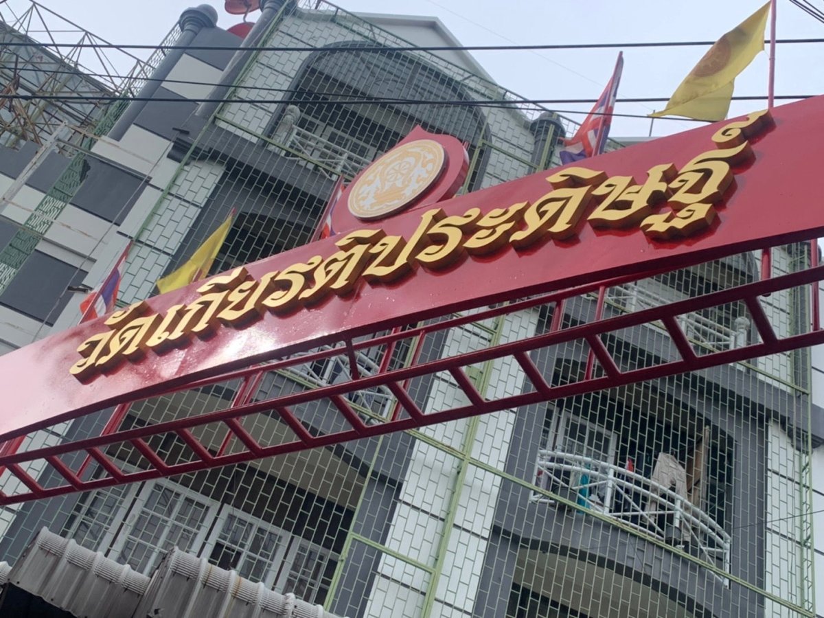 ป้ายอักษรโลหะ และป้ายโลโก้ ดีไซน์หรูหรา แข็งแรง ทนทาน เหมาะสำหรับป้ายบริษัท ร้านค้า และงานตกแต่งอาคาร