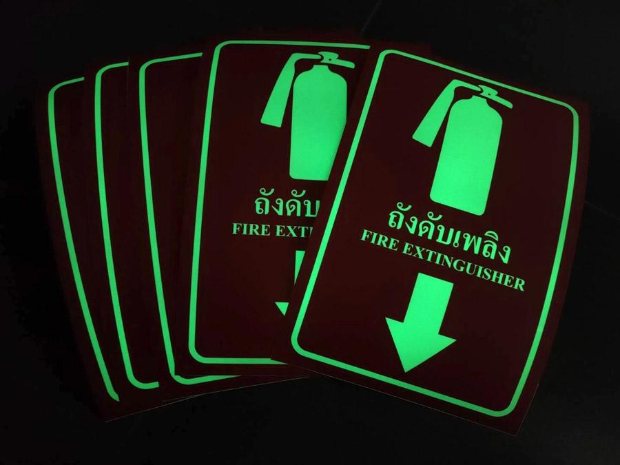 สติ๊กเกอร์เรืองแสง พรายน้ำ Glow in the Dark Sticker มองเห็นชัดในที่มืด เหมาะสำหรับงานตกแต่ง ป้ายความปลอดภัย และงานดีไซน์