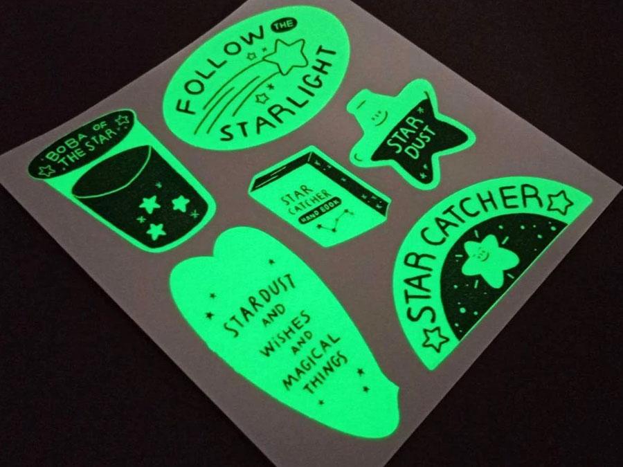สติ๊กเกอร์เรืองแสง พรายน้ำ Glow in the Dark Sticker มองเห็นชัดในที่มืด เหมาะสำหรับงานตกแต่ง ป้ายความปลอดภัย และงานดีไซน์