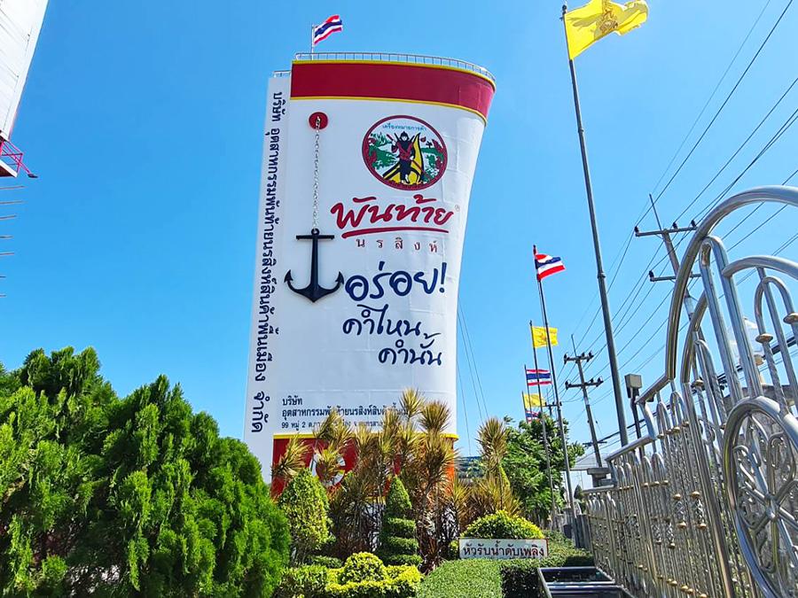 รับติดสติ๊กเกอร์อาคารสูง และป้ายติดตึก งานพิมพ์คมชัด ทีมช่างมืออาชีพ เหมาะสำหรับโฆษณา โปรโมชัน และสร้างภาพลักษณ์องค์กร