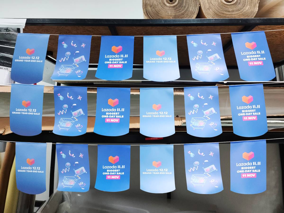 ธงราว Bunting Flag พิมพ์สีสดคมชัด น้ำหนักเบา แข็งแรง เหมาะสำหรับงานอีเวนต์ งานเทศกาล งานโปรโมชัน และตกแต่งหน้าร้าน