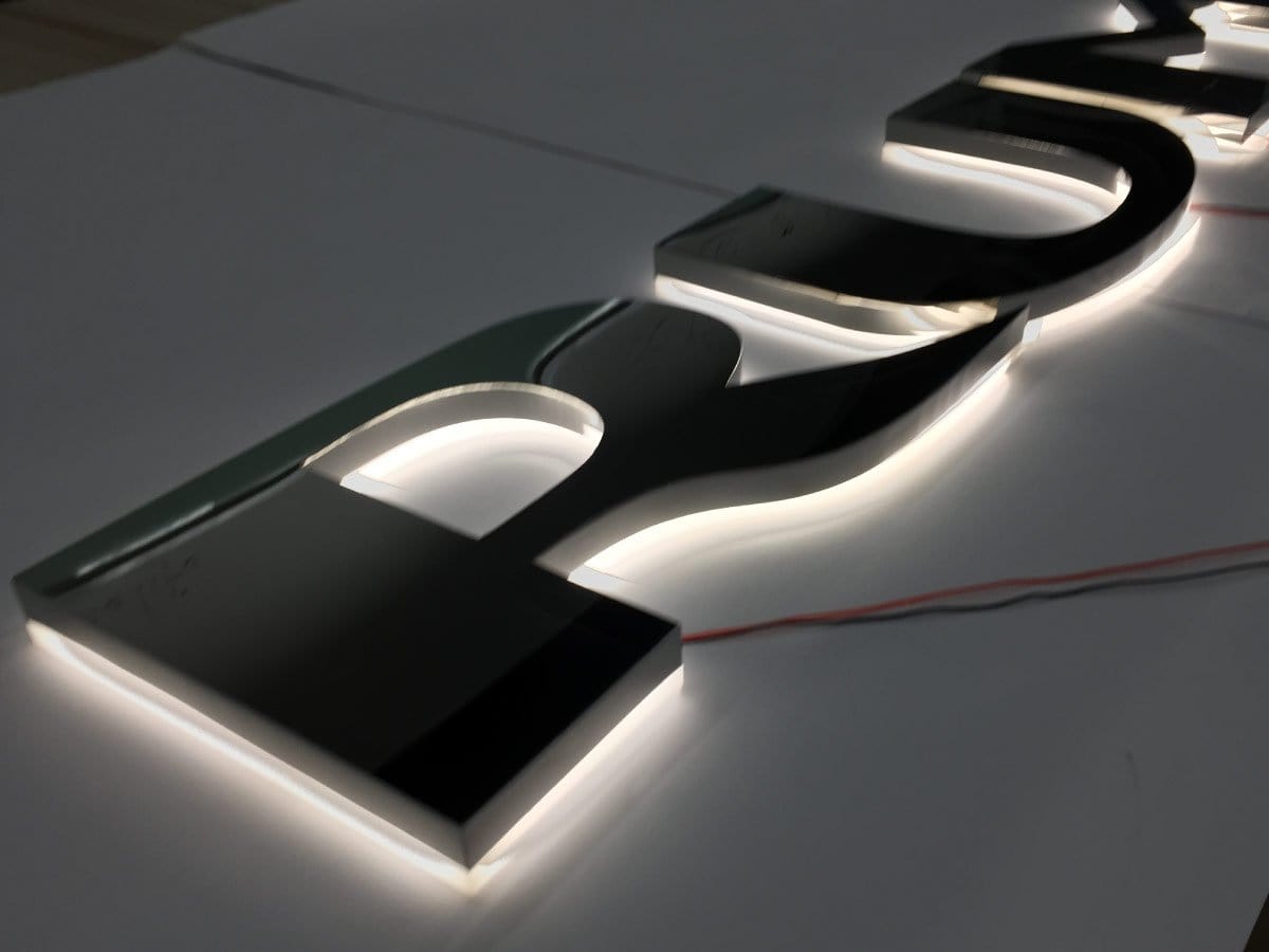 ป้ายโลโก้ (Logo Signage) - Octopus Media Solutions