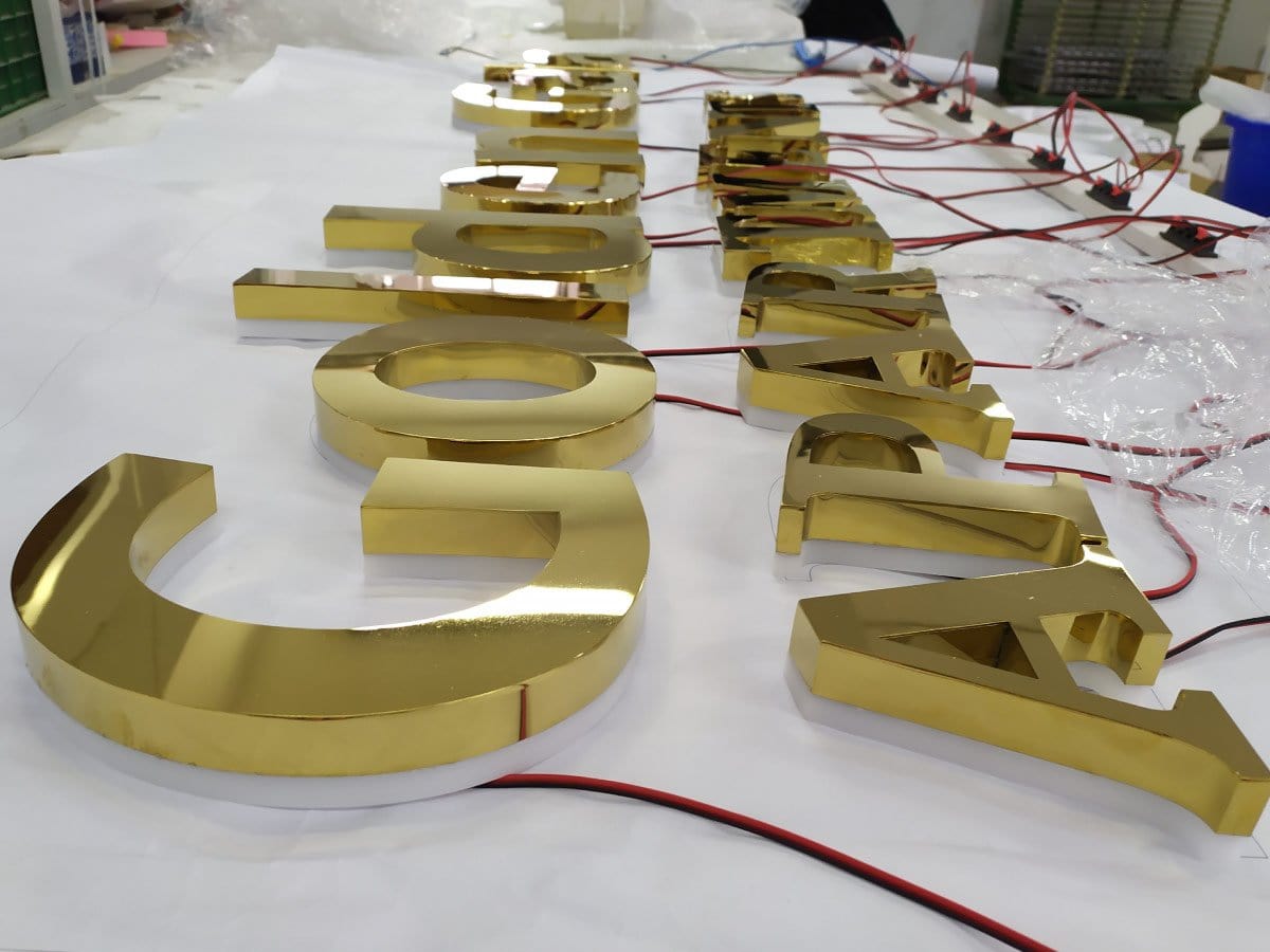 ป้ายโลโก้ (Logo Signage) - Octopus Media Solutions