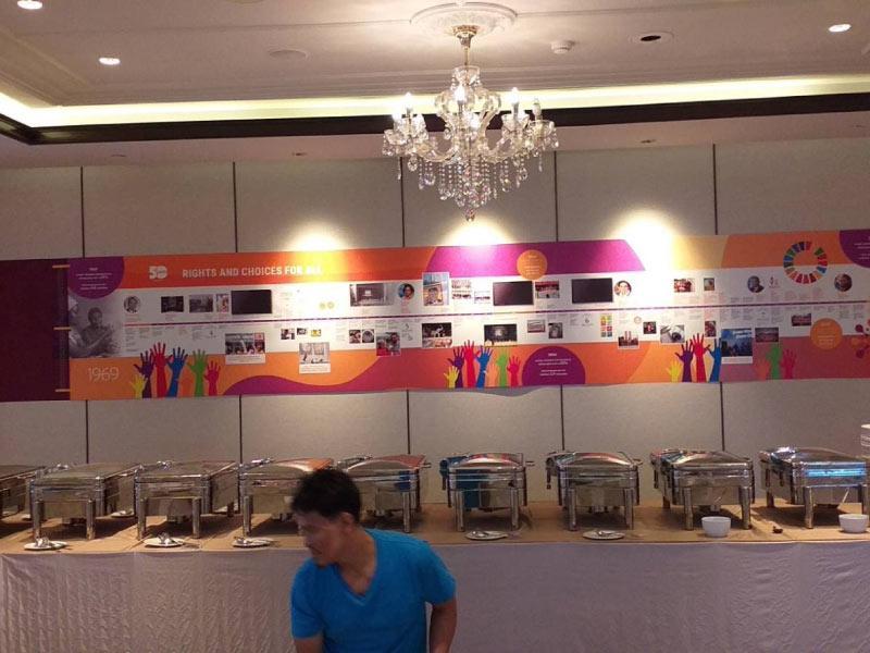 พิมพ์โปสเตอร์โฆษณาสินค้า Poster Ad โปสเตอร์ขนาดใหญ่ พิมพ์คมชัด สีสด เหมาะสำหรับงานโปรโมชัน โฆษณา และตกแต่งร้าน