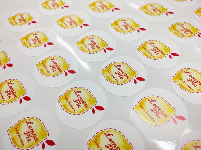 ฉลากสติ๊กเกอร์กันน้ำ PP สติ๊กเกอร์ไดคัท พิมพ์คมชัด ทนทาน กันน้ำ เหมาะสำหรับติดบรรจุภัณฑ์ สินค้า และงานโปรโมชัน