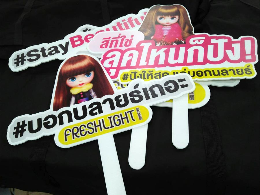 ป้ายถือถ่ายรูป ป้ายพร็อพ - Octopus Media Solutions