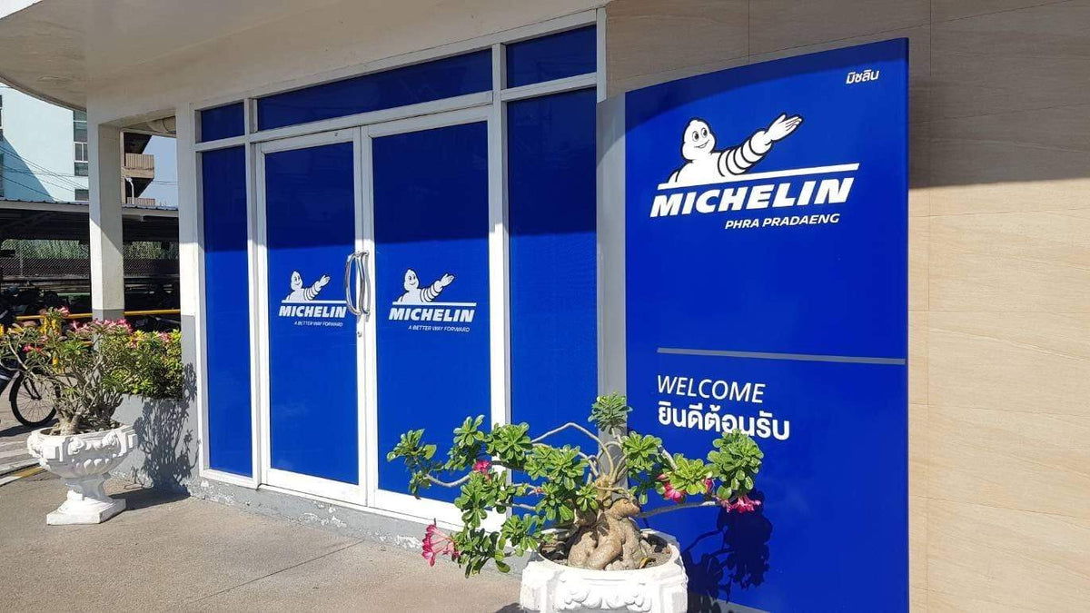 รับทำป้าย อยุธยา ออกแบบและผลิตป้ายโฆษณา ป้ายไฟ ป้ายอักษรโลหะ ป้ายร้านค้า พร้อมติดตั้งครบวงจร โดยทีมงานมืออาชีพ