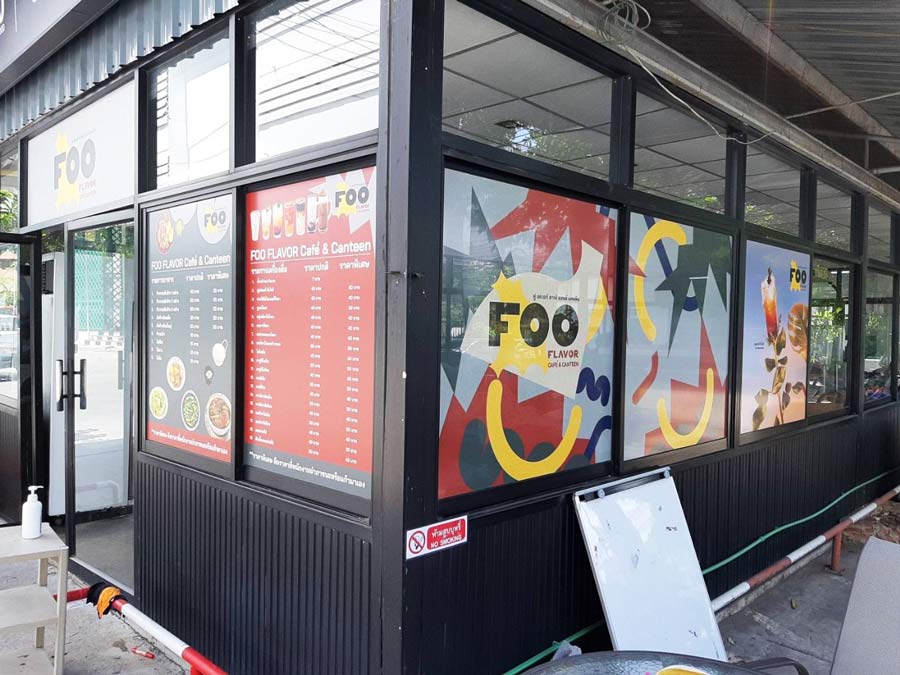 สติ๊กเกอร์ติดกระจก ทึบแสง กันแดด และโปร่งแสง พิมพ์คมชัด ช่วยลดแสงแดด เพิ่มความเป็นส่วนตัว เหมาะสำหรับอาคารและร้านค้า