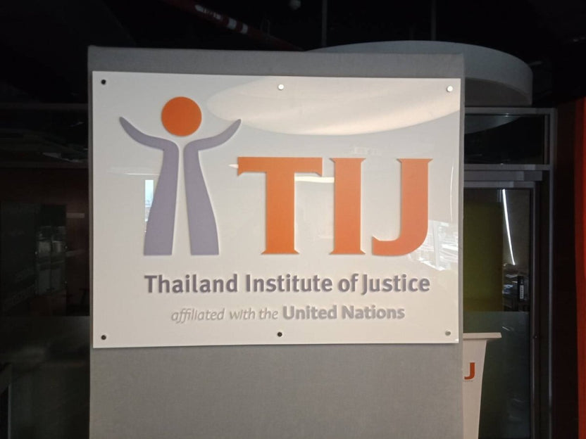 บอร์ดประชาสัมพันธ์อะคริลิค และกรอบอะคริลิคติดผนัง แข็งแรง โปร่งใส เหมาะสำหรับประกาศ โปสเตอร์ เมนู และงานแสดงข้อมูล