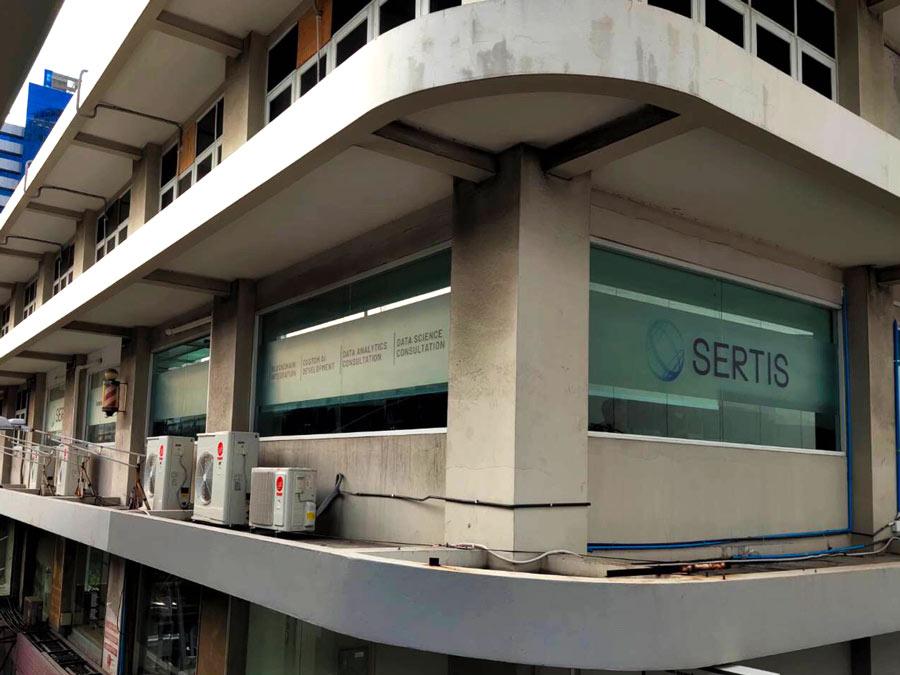 รับเหมางานติดตั้ง สติกเกอร์ฝ้าติดกระจก เขตกรุงเทพและปริมณฑล สติ๊กเกอร์ฝ้าราคาถูก