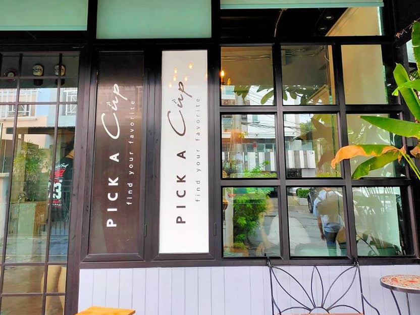 สติ๊กเกอร์ซีทรู See-through One Way Vision มองทะลุจากด้านในได้ พิมพ์คมชัด เหมาะสำหรับติดกระจกอาคารและรถยนต์