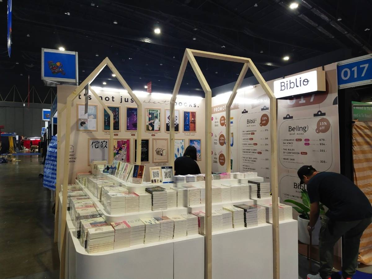 รับทำบูธแสดงสินค้า บูธออกงานอีเวนต์ และบูธ Expo ดีไซน์สวย พิมพ์คมชัด โครงสร้างแข็งแรง เหมาะสำหรับงานโปรโมชันและนิทรรศการ