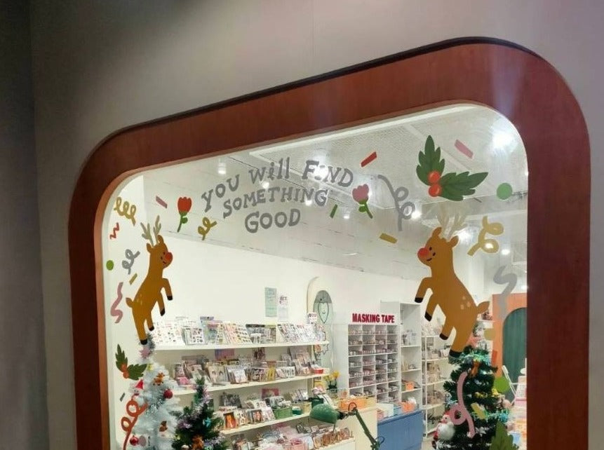 สติ๊กเกอร์ไดคัท และสติ๊กเกอร์ติดกระจกหน้าร้าน พิมพ์คมชัด สีสวยทนทาน เหมาะสำหรับงานตกแต่งร้านค้า โปรโมชัน และโฆษณา