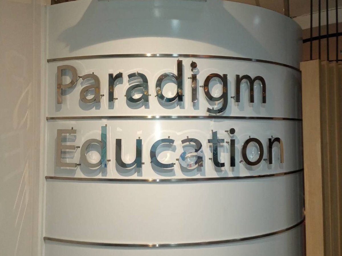 ป้ายตัวอักษรสแตนเลส Stainless Steel Letter Signage หรูหรา แข็งแรง ทนทาน เหมาะสำหรับป้ายบริษัท อาคาร และงานตกแต่ง