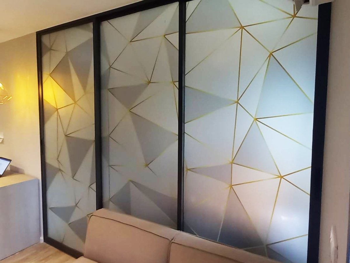 สติ๊กเกอร์ฝ้า สติ๊กเกอร์กั้นห้อง ติดกระจกอาคาร สำนักงาน