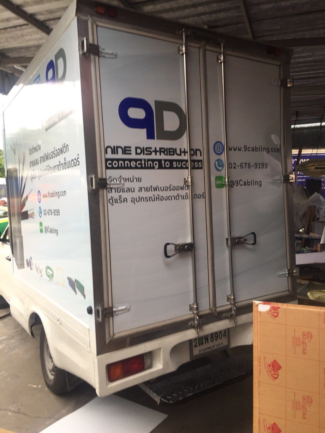 สติ๊กเกอร์ติดรถ Car Wrap แร็ปสติ๊กเกอร์ วัสดุคุณภาพสูง 3M พิมพ์คมชัด ติดทนทาน เหมาะสำหรับโฆษณาและตกแต่งรถทุกประเภท