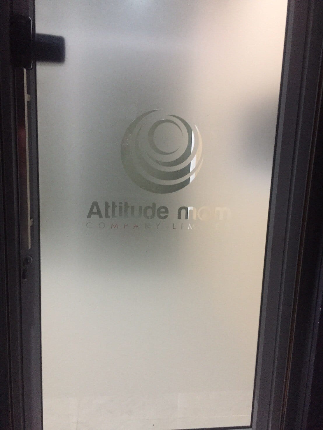 สติ๊กเกอร์ฝ้า ติดกระจก ฟิล์มฝ้าติดกระจก - Octopus Media Solutions