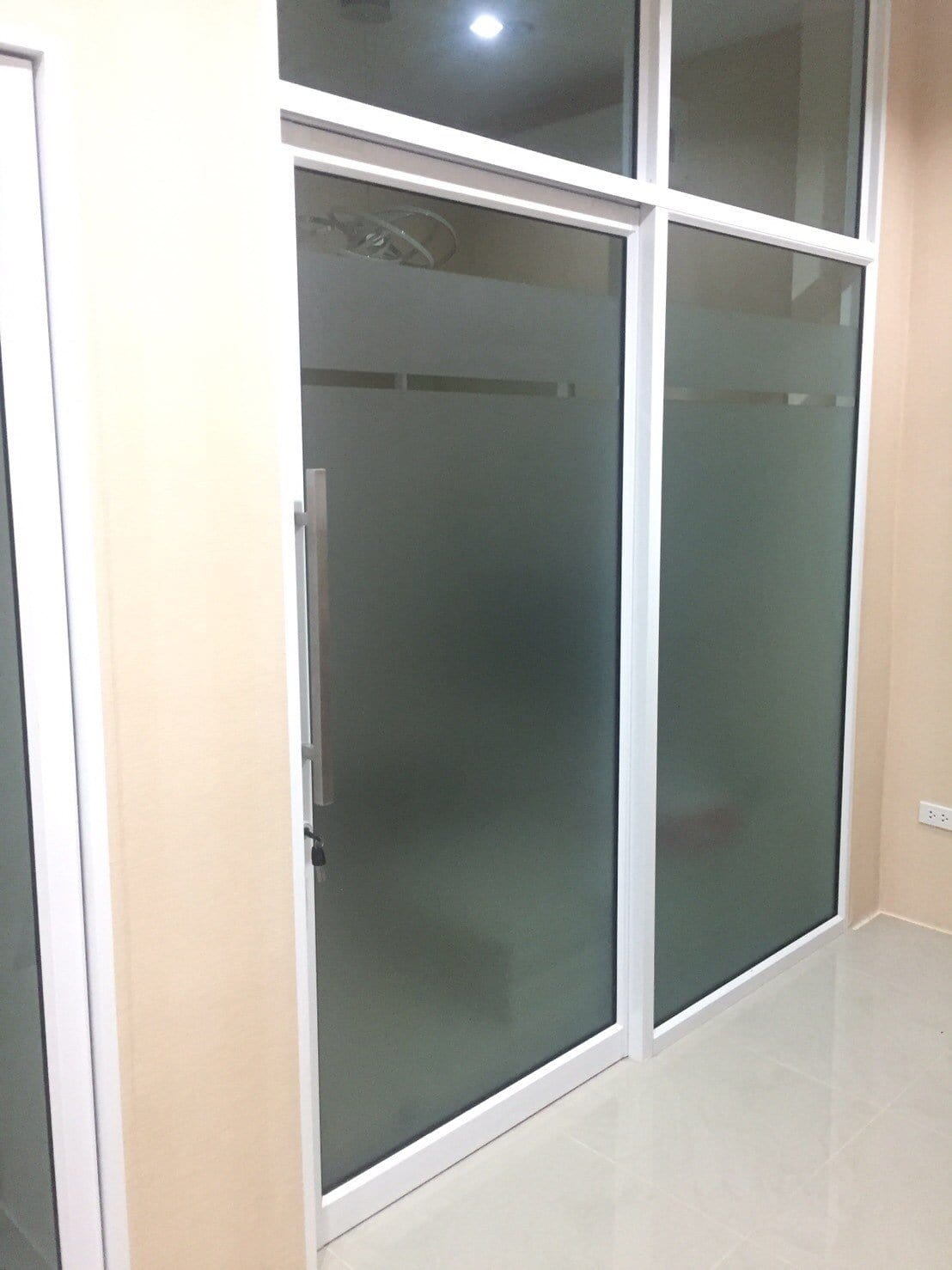 สติ๊กเกอร์ฝ้า ติดกระจก ฟิล์มฝ้าติดกระจก - Octopus Media Solutions