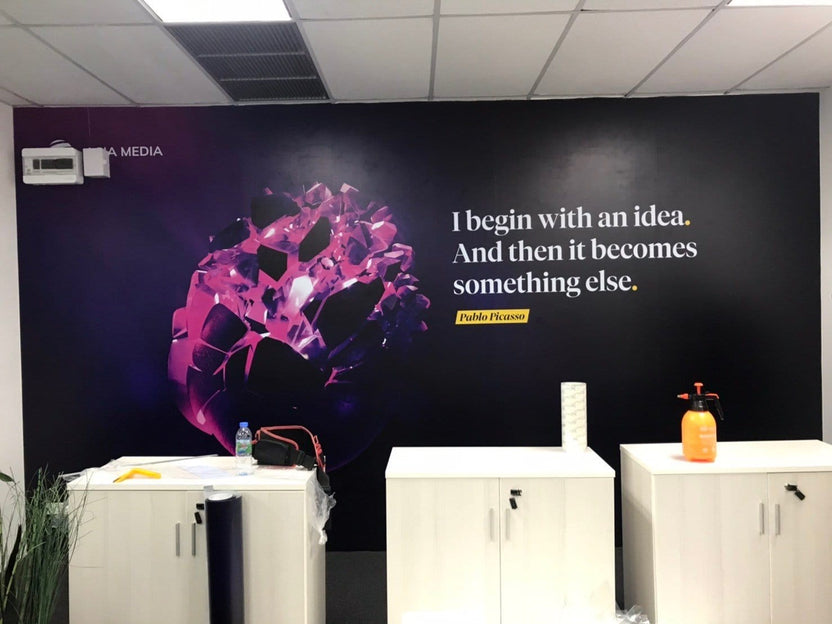 สติ๊กเกอร์ติดกระจก ทึบแสง กันแดด และโปร่งแสง พิมพ์คมชัด ช่วยลดแสงแดด เพิ่มความเป็นส่วนตัว เหมาะสำหรับอาคารและร้านค้า