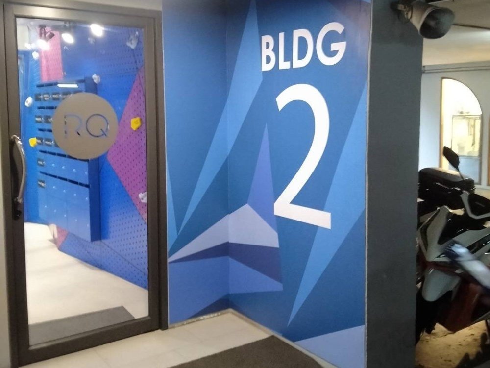 สติ๊กเกอร์ติดผนังห้อง และผนังปูน Wall Sticker พิมพ์ลายคมชัด ติดตั้งง่าย เหมาะสำหรับตกแต่งบ้าน ร้านค้า และออฟฟิศ