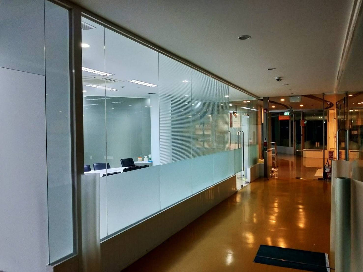 สติ๊กเกอร์ฝ้า ติดกระจก ฟิล์มฝ้าติดกระจก - Octopus Media Solutions