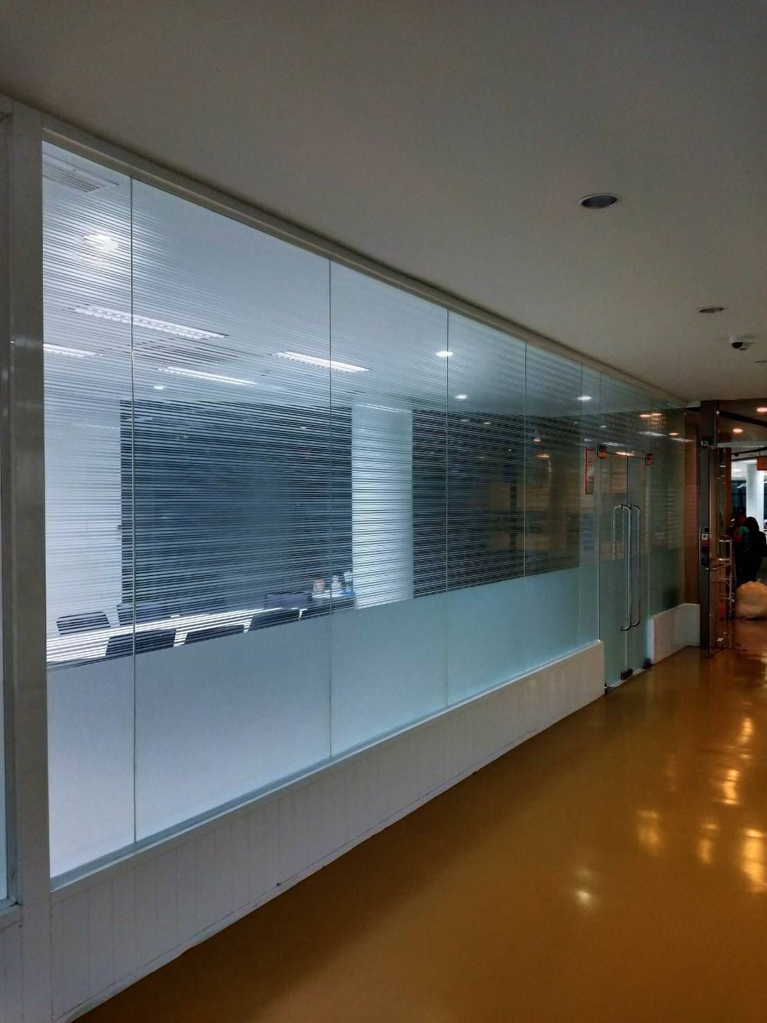 สติ๊กเกอร์ฝ้า ติดกระจก ฟิล์มฝ้าติดกระจก - Octopus Media Solutions