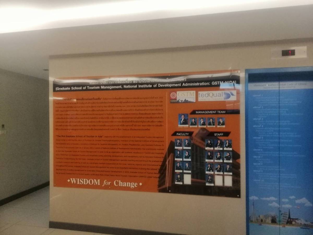 ป้ายสอด รางสอดป้ายหน้าห้อง และป้ายบอกชั้น ดีไซน์เรียบหรู ใช้งานสะดวก เหมาะสำหรับอาคารสำนักงาน โรงเรียน และโรงพยาบาล