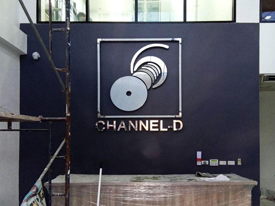 ป้ายตัวอักษรสแตนเลส Stainless Steel Letter Signage หรูหรา แข็งแรง ทนทาน เหมาะสำหรับป้ายบริษัท อาคาร และงานตกแต่ง