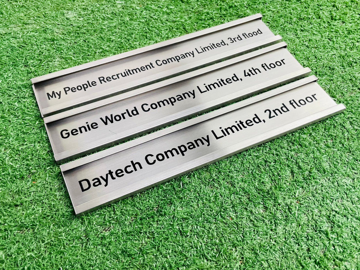 ป้ายสอด รางสอดป้ายหน้าห้อง และป้ายบอกชั้น ดีไซน์เรียบหรู ใช้งานสะดวก เหมาะสำหรับอาคารสำนักงาน โรงเรียน และโรงพยาบาล