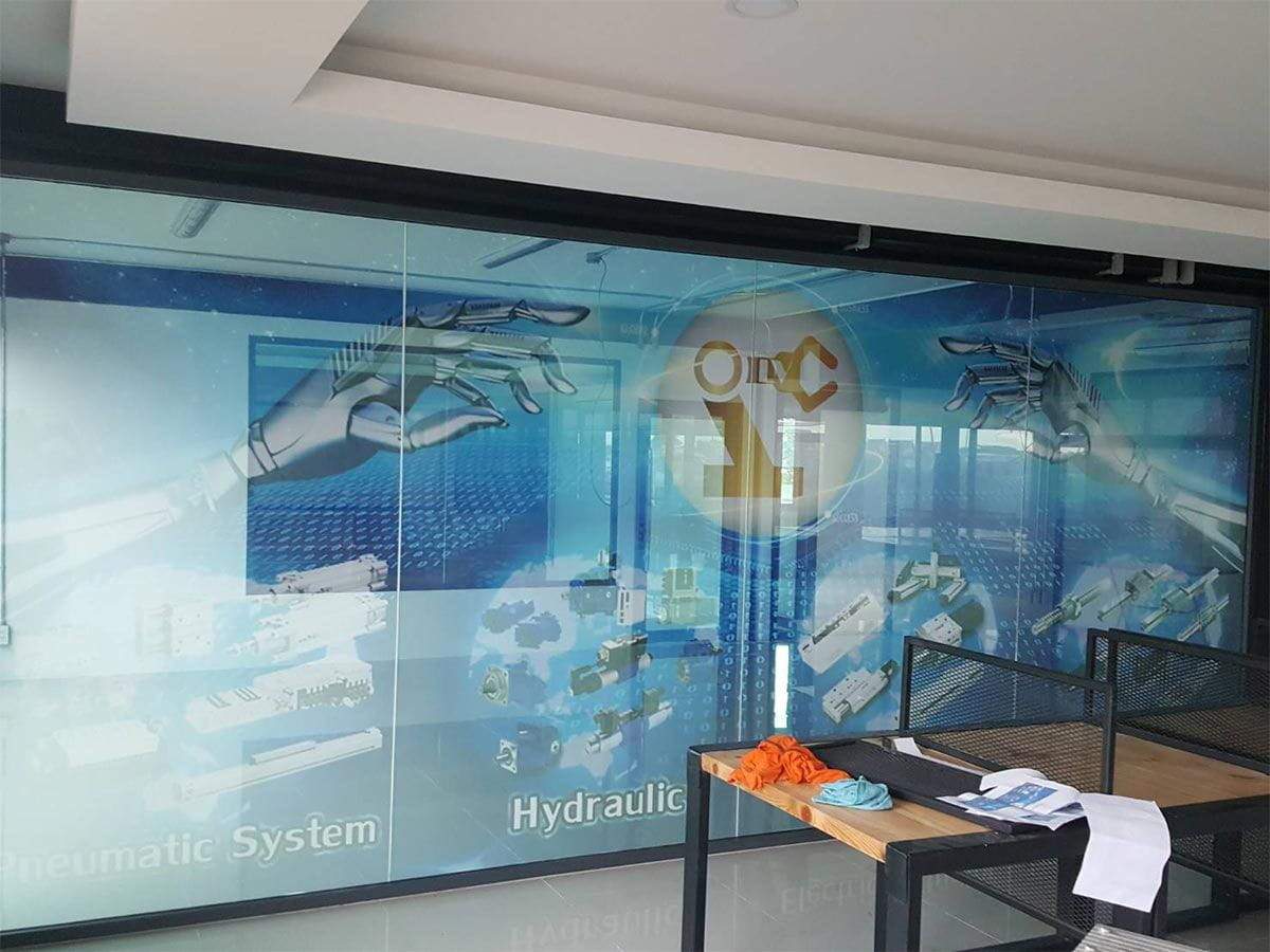 สติ๊กเกอร์ซีทรู See-through One Way Vision มองทะลุจากด้านในได้ พิมพ์คมชัด เหมาะสำหรับติดกระจกอาคารและรถยนต์