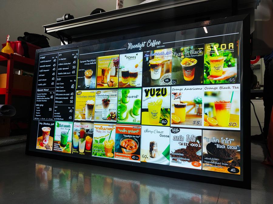 ป้ายไฟ LED Slim Lightbox ป้ายกรอบไฟแบบบาง ดีไซน์ทันสมัย สว่างคมชัด เหมาะสำหรับป้ายโฆษณา หน้าร้าน และงานโปรโมชัน