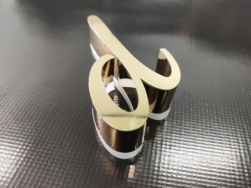 ป้ายตัวอักษรสแตนเลส Stainless Steel Letter Signage หรูหรา แข็งแรง ทนทาน เหมาะสำหรับป้ายบริษัท อาคาร และงานตกแต่ง