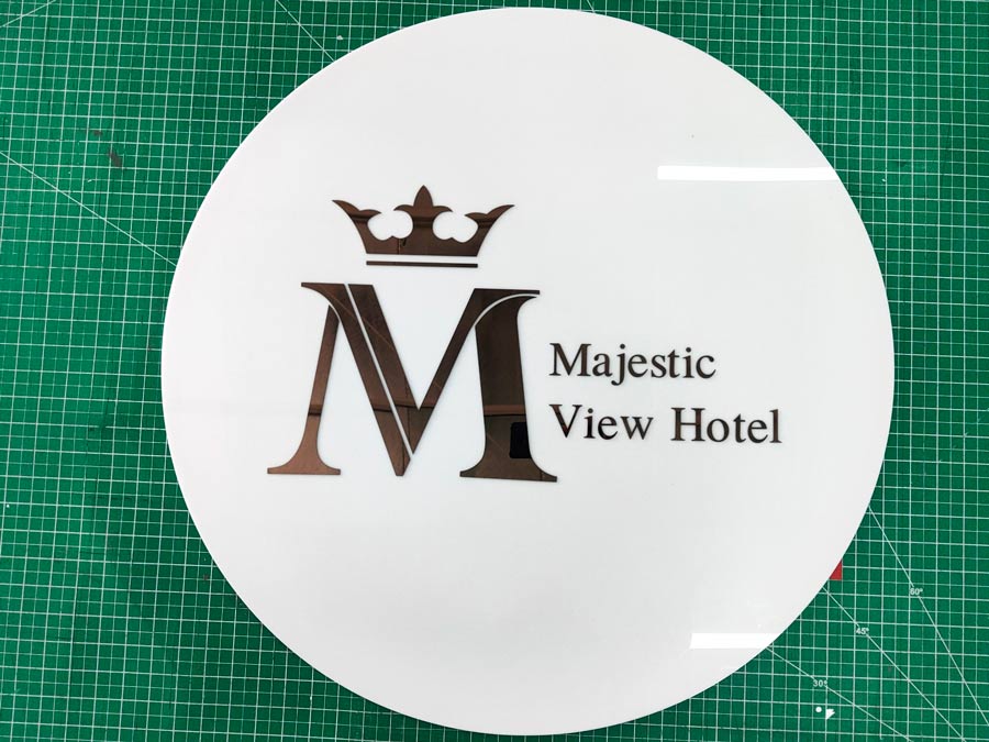 ป้ายตัวอักษรสแตนเลส ยกขอบนูนติดผนัง ดีไซน์หรูหรา Stainless Steel Letter Signage