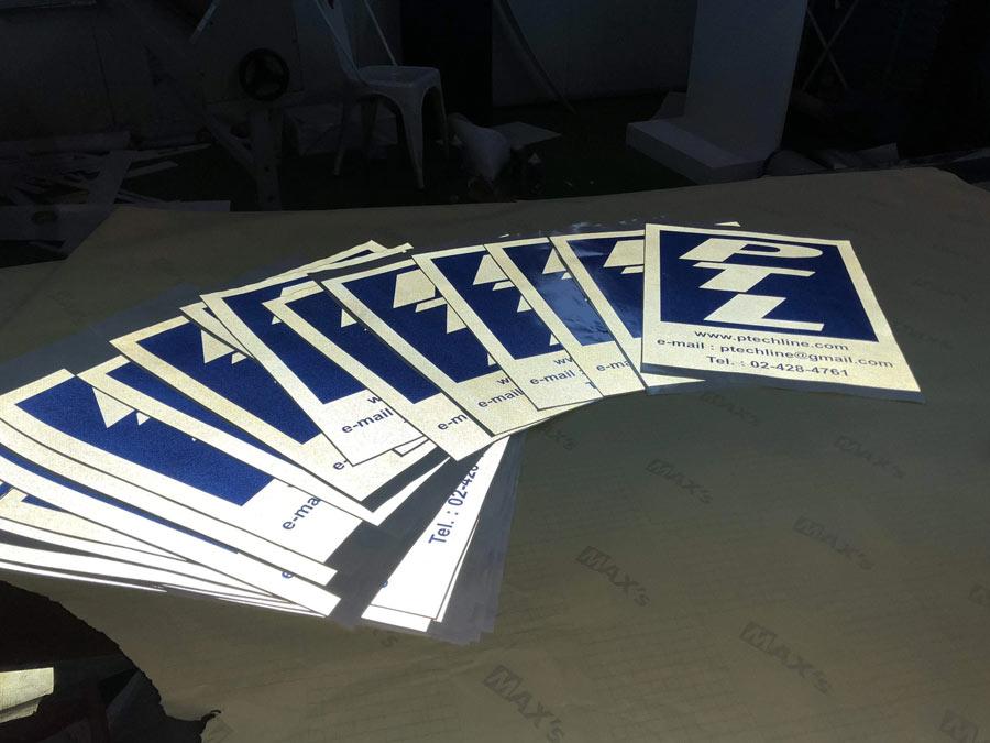 สติ๊กเกอร์สะท้อนแสง 3M Reflective Sticker คุณภาพสูง มองเห็นชัดเจน เหมาะสำหรับป้ายจราจร ความปลอดภัย และงานตกแต่งรถ