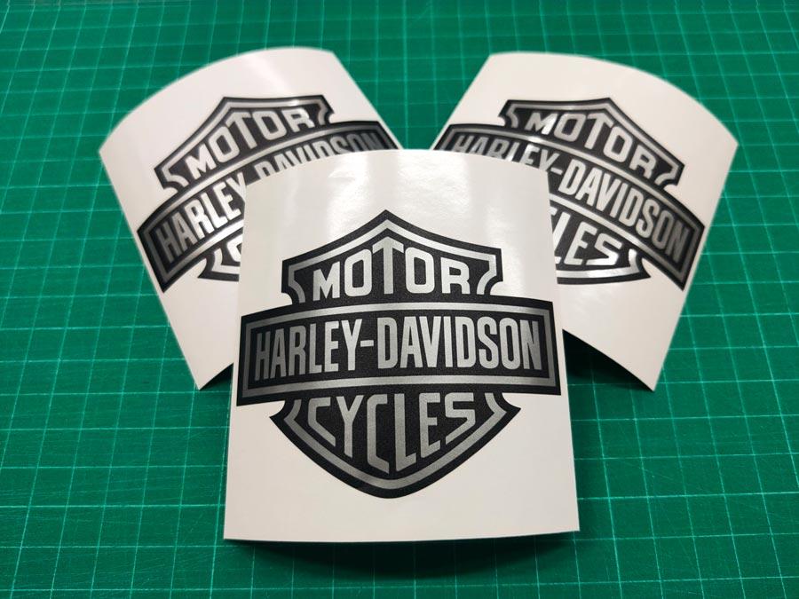 พิมพ์สกรีนยูวี รับสกรีนโลโก้ Print UV Inkjet งานพิมพ์คมชัด ทนทาน เหมาะสำหรับวัสดุหลากหลาย เช่น ไม้ โลหะ และอะคริลิค