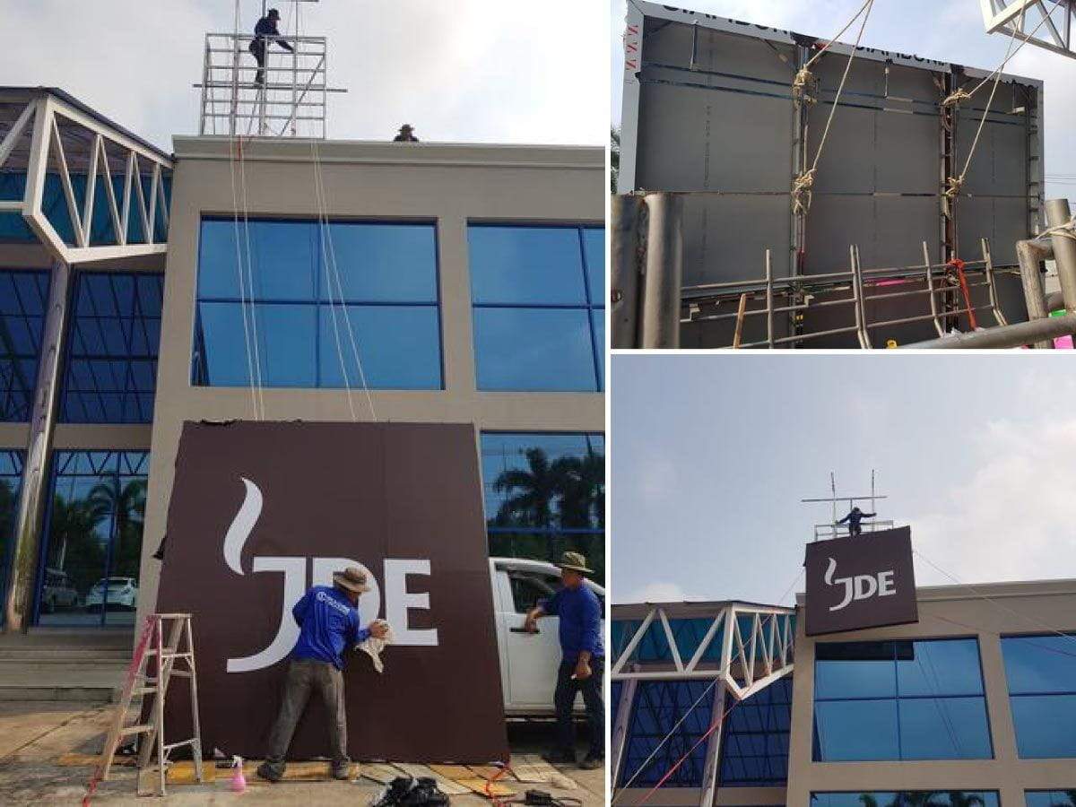 ป้ายเสา Pylon ป้ายทาวเวอร์ ดีไซน์โดดเด่น แข็งแรง ทนทาน เหมาะสำหรับป้ายบริษัท โครงการ อาคาร และงานโฆษณากลางแจ้ง