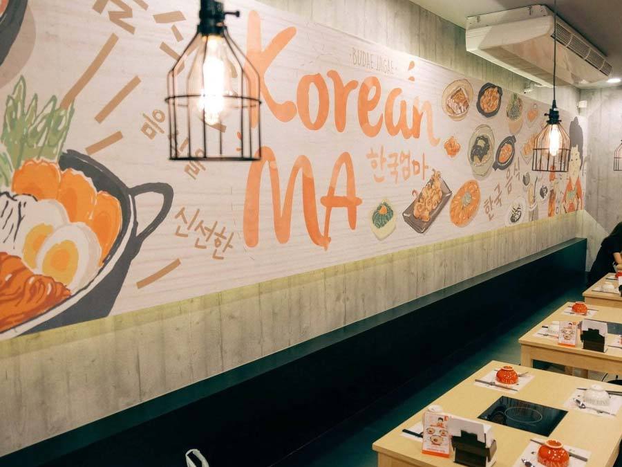 สติ๊กเกอร์ติดผนังห้อง และผนังปูน Wall Sticker พิมพ์ลายคมชัด ติดตั้งง่าย เหมาะสำหรับตกแต่งบ้าน ร้านค้า และออฟฟิศ