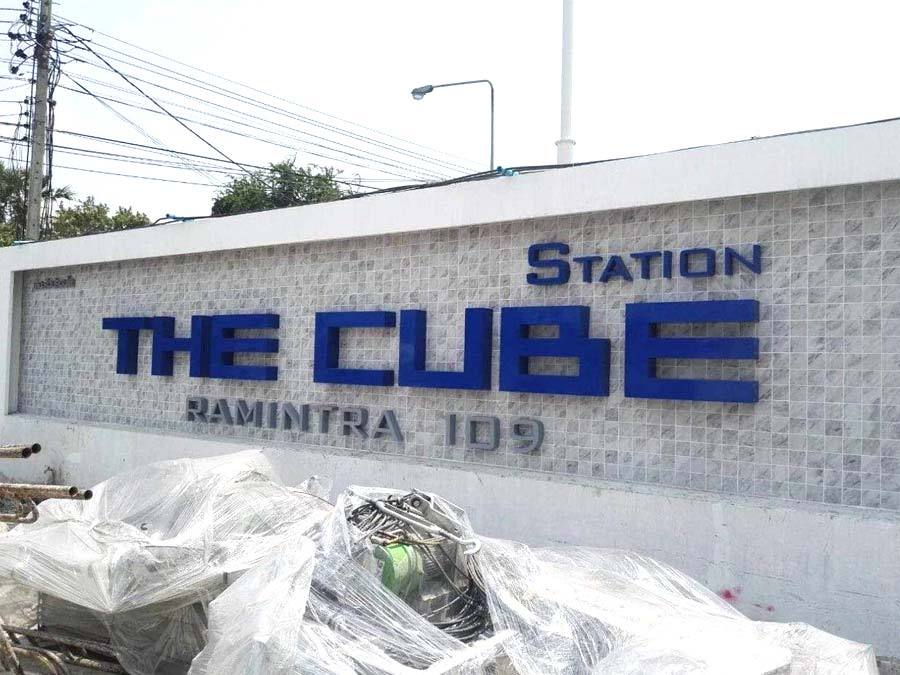 ป้ายอักษรโลหะ และป้ายโลโก้ ดีไซน์หรูหรา แข็งแรง ทนทาน เหมาะสำหรับป้ายบริษัท ร้านค้า และงานตกแต่งอาคาร