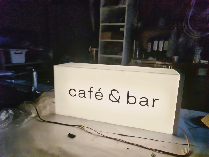 กล่องไฟอะคริลิค ไฟออกรอบป้าย ติดยื่นจากผนัง สว่างชัดเจน เหมาะสำหรับร้านค้าและป้ายหน้าร้าน