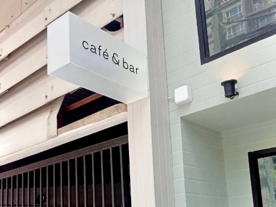 กล่องไฟอะคริลิค ไฟออกรอบป้าย ติดยื่นจากผนัง สว่างชัดเจน เหมาะสำหรับร้านค้าและป้ายหน้าร้าน